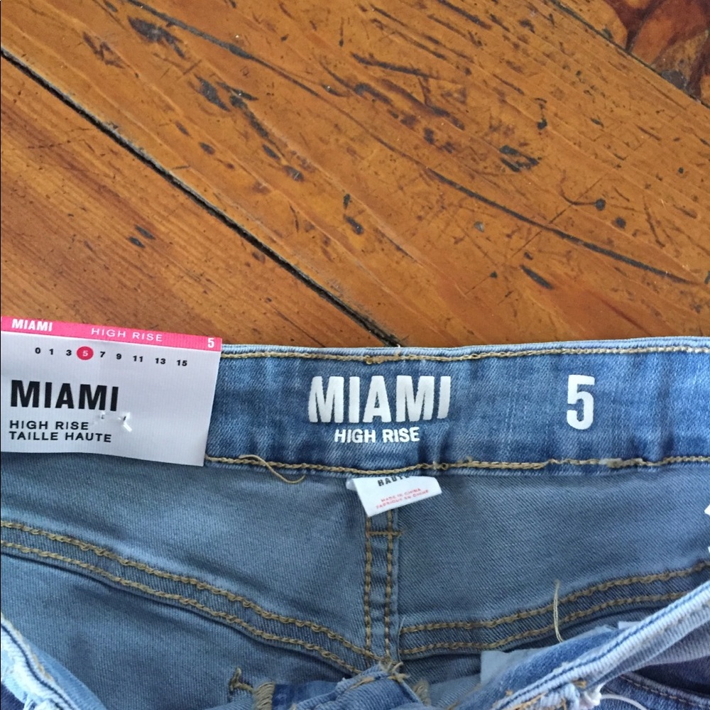 Shorts - Picture 5 of 9